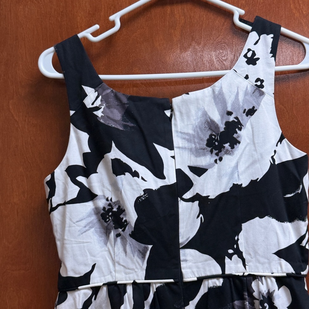 White House Black Market Monochrome Floral Dress Sz 8 - Picture 8 of 12